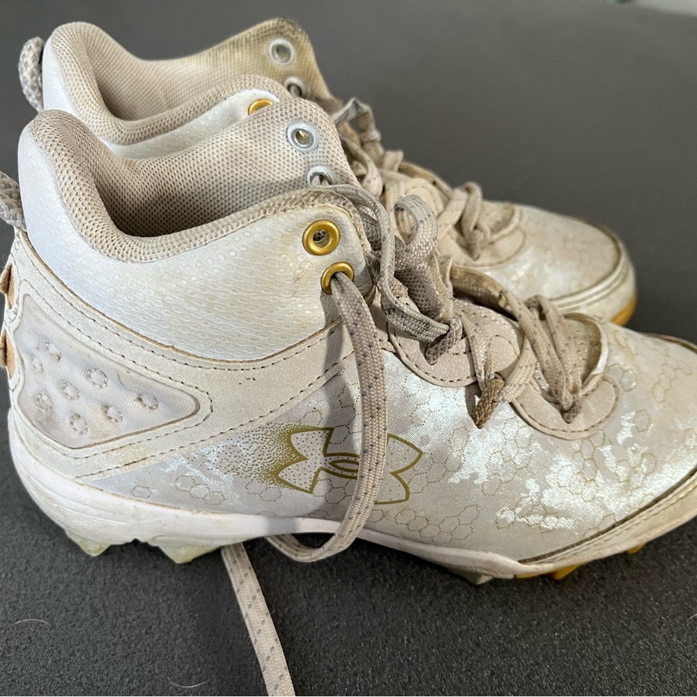 Under Armour Kids' Cream and Gold Baseball Cleats